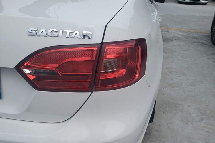 Used Volkswagen Sagitar 2014 1.6L Automatic Comfort Model Right Rear Taillight
