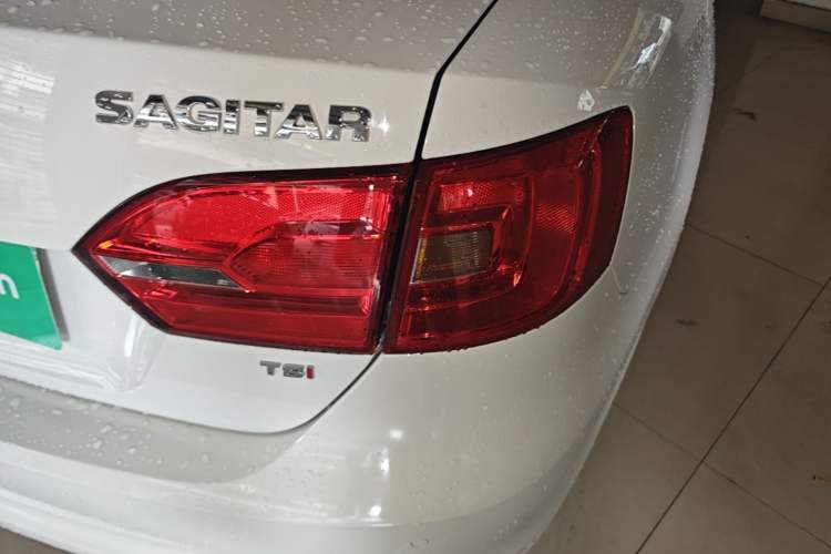 Used Volkswagen Sagitar 2014 Revised Version 1.4TSI Manual Luxury Edition Right Rear Taillight