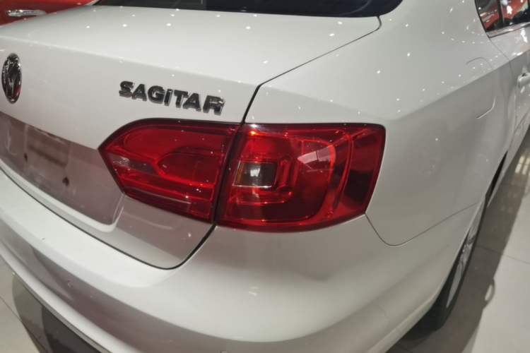Used Volkswagen Sagitar 2014 Revised Version 1.6L Automatic Leading Edition Right Rear Taillight