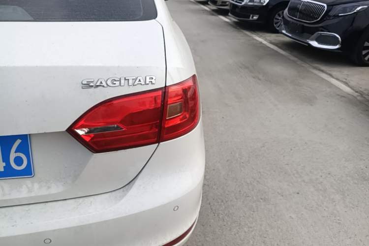 Used Volkswagen Sagitar 2014 Revised Version 1.6L Automatic Leading Edition Right Rear Taillight