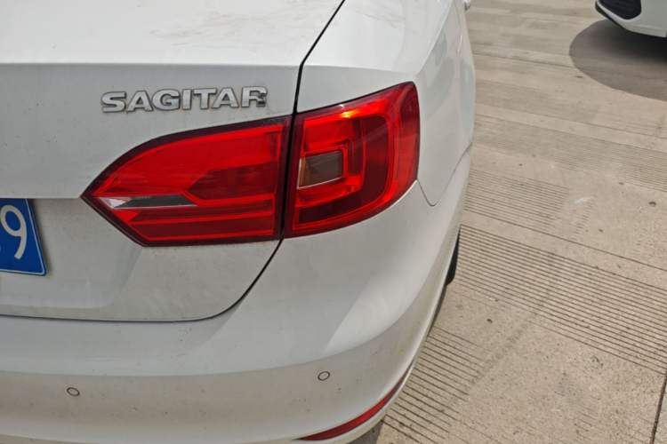 Used Volkswagen Sagitar 2014 Revised Version 1.6L Automatic Comfort Edition Right Rear Taillight