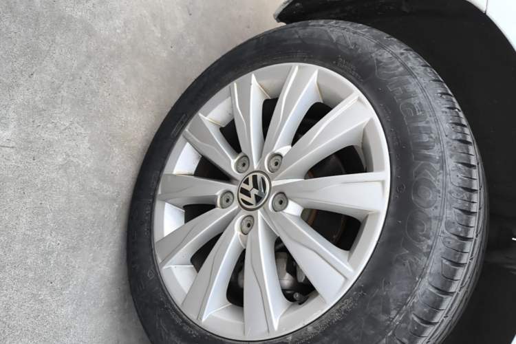 Used Volkswagen Sagitar 2014 Revised Version 1.4TSI Automatic Luxury Edition Right Rear Wheel Hub