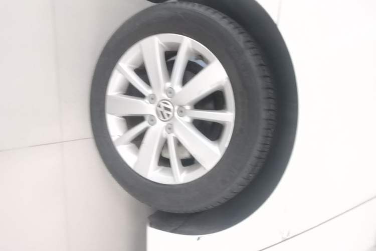 Used Volkswagen Sagitar 2014 Revised Version 1.4TSI Automatic Fashion Edition Right Rear Wheel Hub