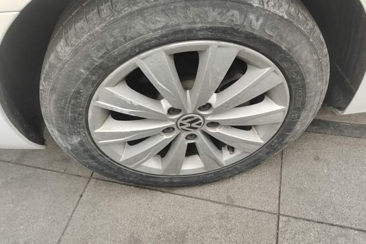 Used Volkswagen Sagitar 2014 Revised Version 1.6L Automatic Leading Edition Right Rear Wheel Hub