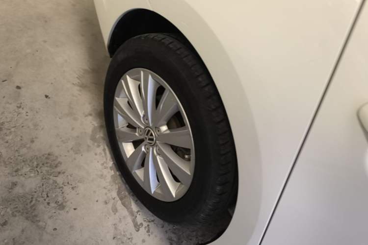 Used Volkswagen Sagitar 2014 Revised Version 1.4TSI Automatic Luxury Edition Right Rear Wheel Hub