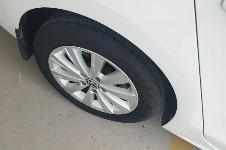 Used Volkswagen Sagitar 2014 Revised Version 1.6L Automatic Comfort Edition Right Rear Wheel Hub
