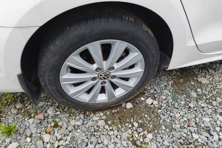 Used Volkswagen Sagitar 2014 Revised Version 1.6L Automatic Leading Edition Right Rear Wheel Hub