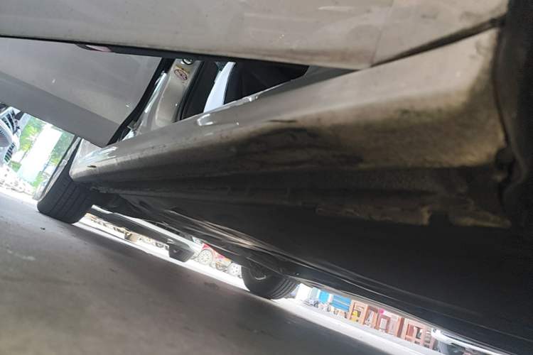 Used Volkswagen Sagitar 2014 Revised Version 1.6L Automatic Comfort Edition Right Side Sill
