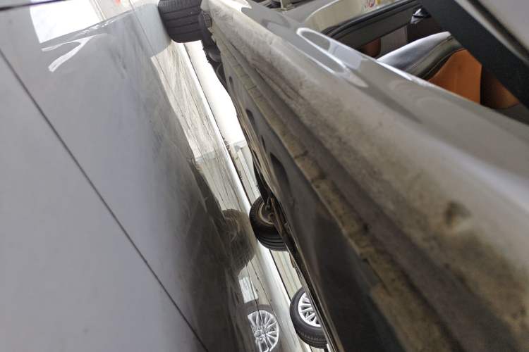 Used Volkswagen Sagitar 2014 Revised Version 1.6L Automatic Comfort Edition Right Side Sill