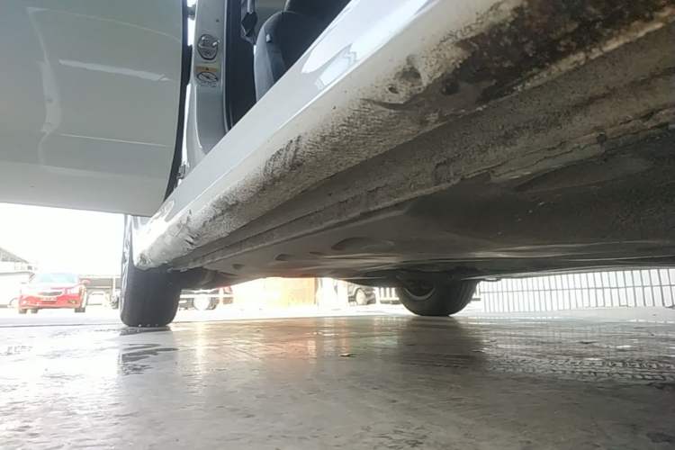 Used Volkswagen Sagitar 2014 Revised 1.4TSI BlueMotion Edition Right Side Sill