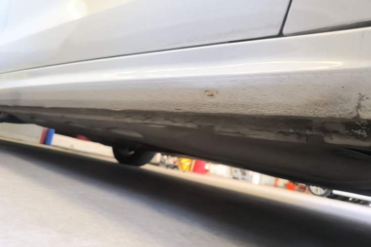 Used Volkswagen Sagitar 2014 Revised Version 1.4TSI Automatic Luxury Edition Right Side Sill