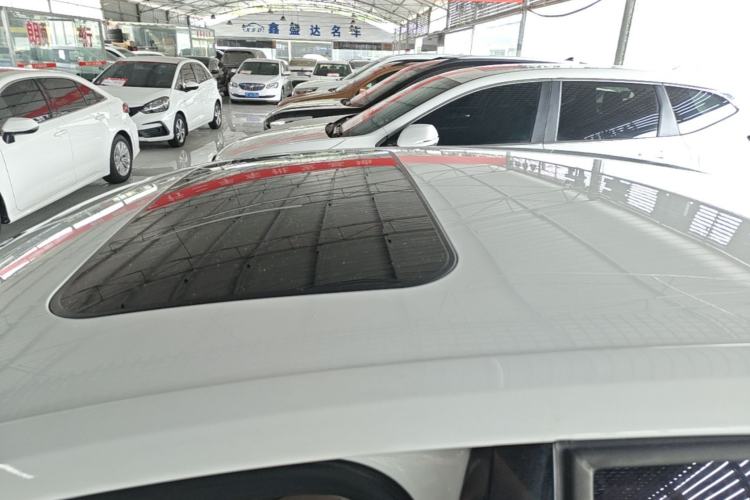 Used Volkswagen Sagitar 2014 1.4TSI Automatic Luxury Model Roof