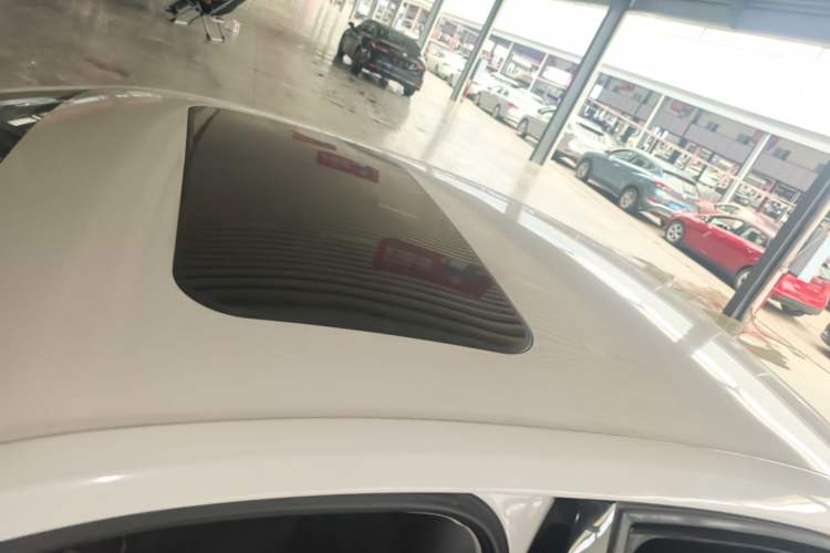 Used Volkswagen Sagitar 2014 1.6L Automatic Comfort Model Roof