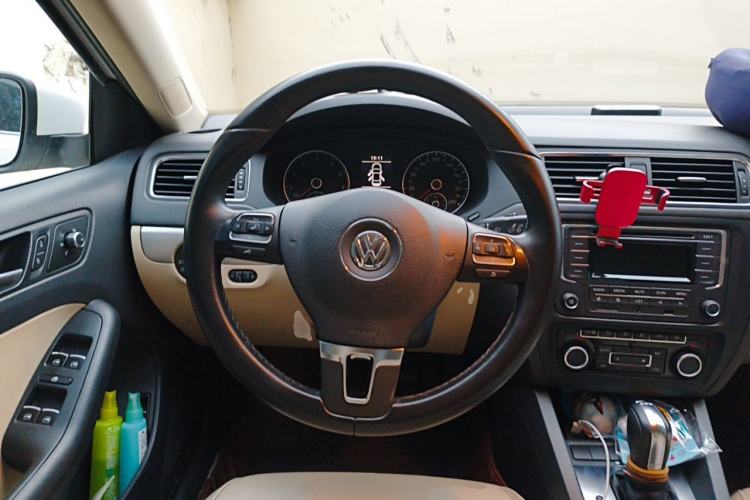 Used Volkswagen Sagitar 2014 Revised Version 1.4TSI Automatic Luxury Edition Steering Wheel