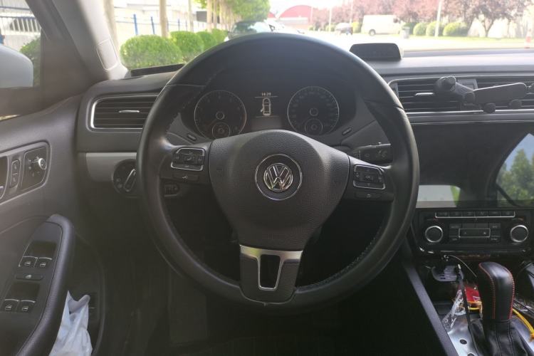 Used Volkswagen Sagitar 2014 Revised Version 1.4TSI Automatic Luxury Edition Steering Wheel