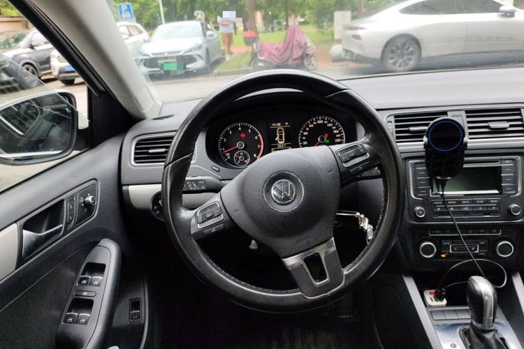 Used Volkswagen Sagitar 2014 Revised Version 1.4TSI Automatic Luxury Edition Steering Wheel