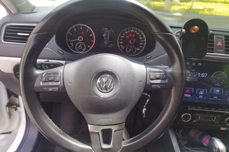 Used Volkswagen Sagitar 2014 1.4TSI Automatic Luxury Model Steering Wheel