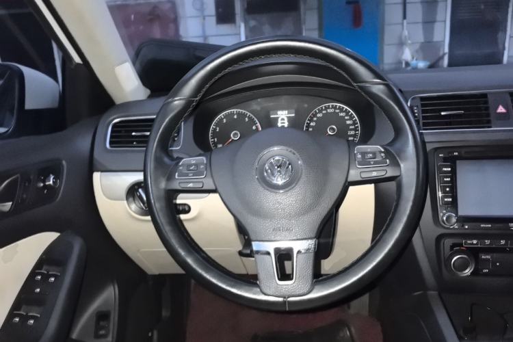 Used Volkswagen Sagitar 2014 1.4TSI Automatic Luxury Model Steering Wheel