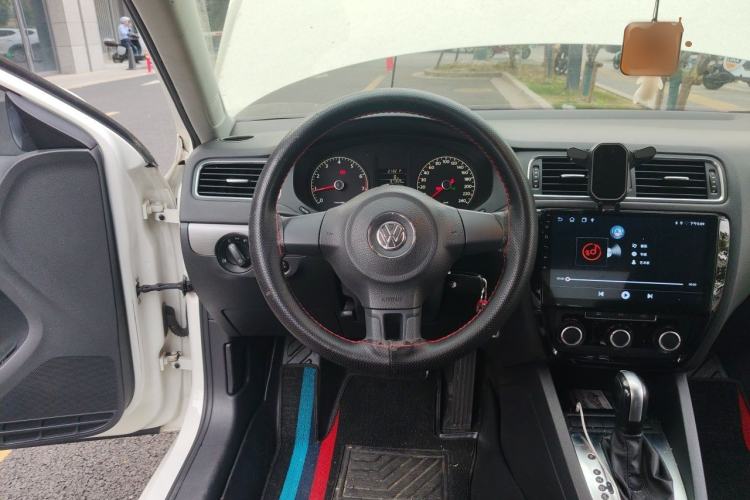Used Volkswagen Sagitar 2014 Revised Version 1.6L Automatic Fashionable Style Steering Wheel