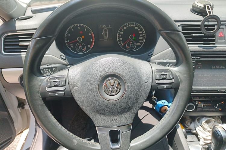 Used Volkswagen Sagitar 2014 Revised Version 1.4TSI Automatic Luxury Edition Steering Wheel