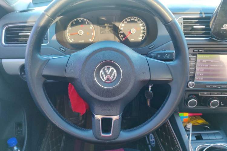 Used Volkswagen Sagitar 2014 Revised Version 1.6L Manual Comfort Edition Steering Wheel