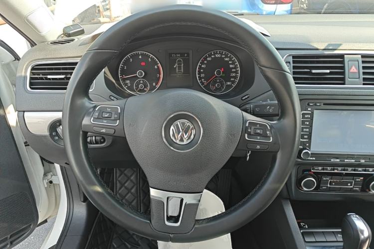 Used Volkswagen Sagitar 2014 Revised Version 1.4TSI Automatic Luxury Edition Steering Wheel