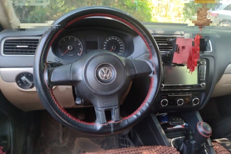 Used Volkswagen Sagitar 2014 1.6L Manual Comfort Model Steering Wheel