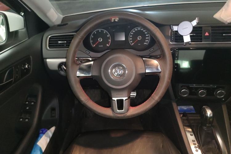 Used Volkswagen Sagitar 2014 1.6L Automatic Comfort Model Steering Wheel