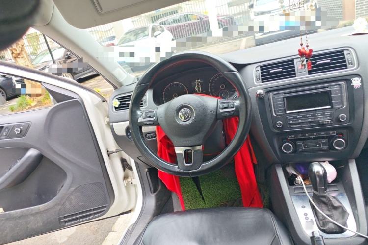 Used Volkswagen Sagitar 2014 Revised Version 1.4TSI Automatic Luxury Edition Steering Wheel