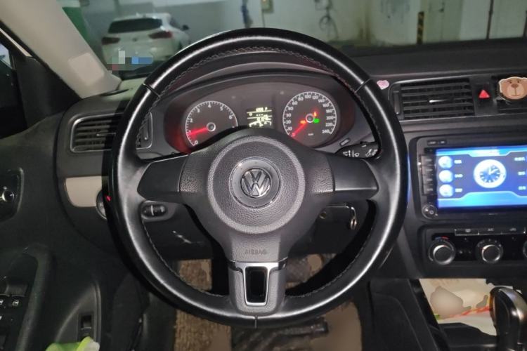 Used Volkswagen Sagitar 2014 Revised Version 1.6L Automatic Comfort Edition Steering Wheel
