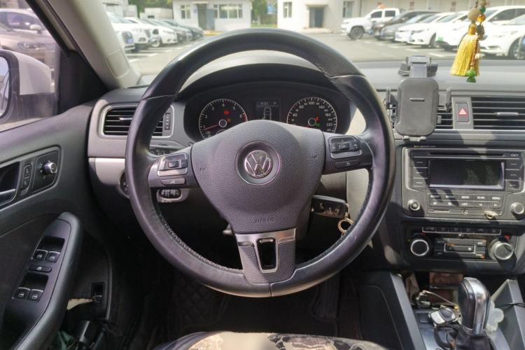 Used Volkswagen Sagitar 2014 1.4TSI Automatic Luxury Model Steering Wheel