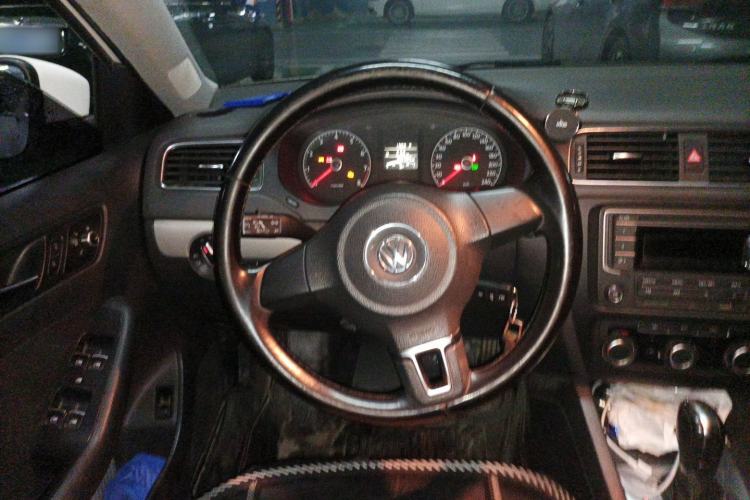 Used Volkswagen Sagitar 2014 1.6L Automatic Comfort Model Steering Wheel