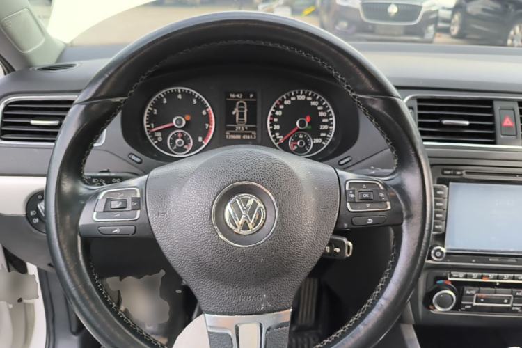 Used Volkswagen Sagitar 2014 Revised Version 1.4TSI Automatic Luxury Edition Steering Wheel