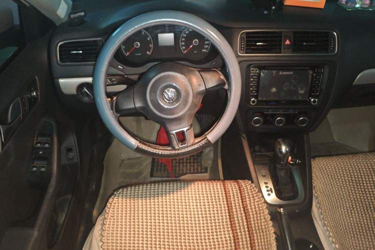 Used Volkswagen Sagitar 2014 1.6L Automatic Comfort Model Steering Wheel