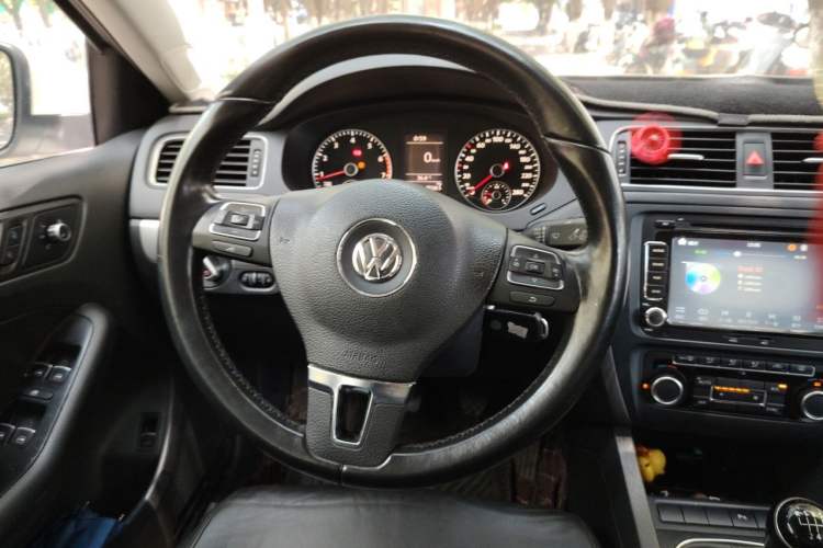 Used Volkswagen Sagitar 2014 Revised Version 1.4TSI Manual Luxury Edition Steering Wheel