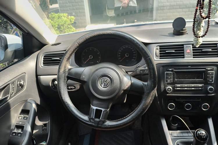 Used Volkswagen Sagitar 2014 Revised Version 1.6L Manual Comfort Edition Steering Wheel
