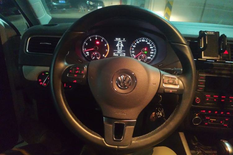 Used Volkswagen Sagitar 2014 1.4TSI Automatic Luxury Model Steering Wheel