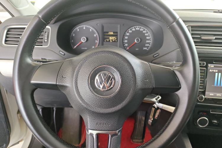 Used Volkswagen Sagitar 2014 Revised Version 1.6L Automatic Comfort Edition Steering Wheel