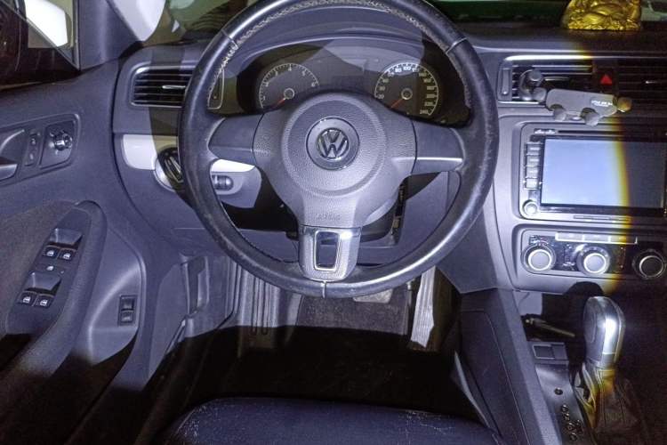 Used Volkswagen Sagitar 2014 Revised Version 1.6L Automatic Fashionable Style Steering Wheel