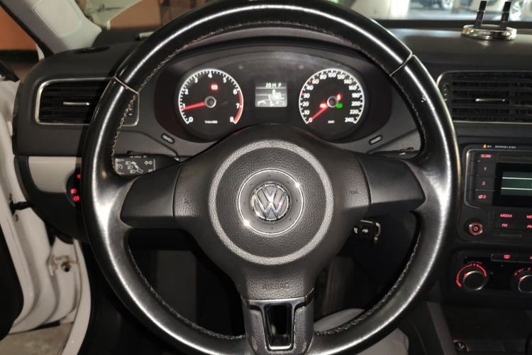 Used Volkswagen Sagitar 2014 Revised Version 1.6L Automatic Comfort Edition Steering Wheel