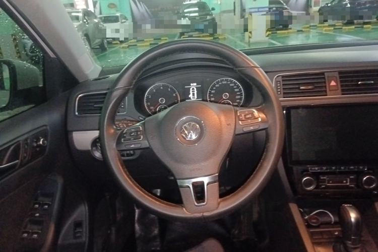 Used Volkswagen Sagitar 2014 Revised Version 1.4TSI Automatic Luxury Edition Steering Wheel