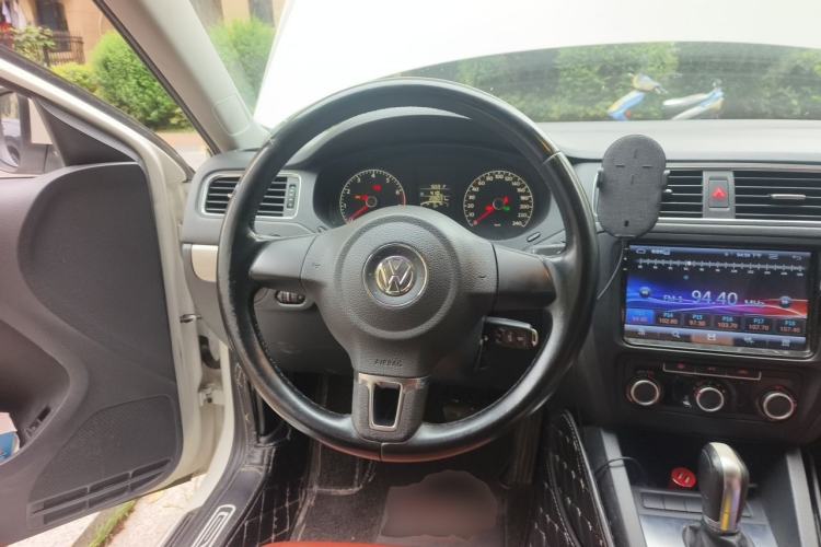 Used Volkswagen Sagitar 2014 Revised Version 1.6L Automatic Comfort Edition Steering Wheel