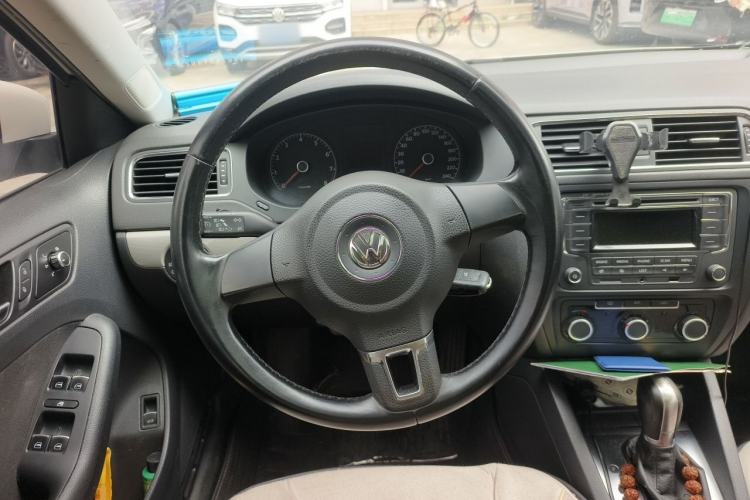 Used Volkswagen Sagitar 2014 1.6L Automatic Comfort Model Steering Wheel