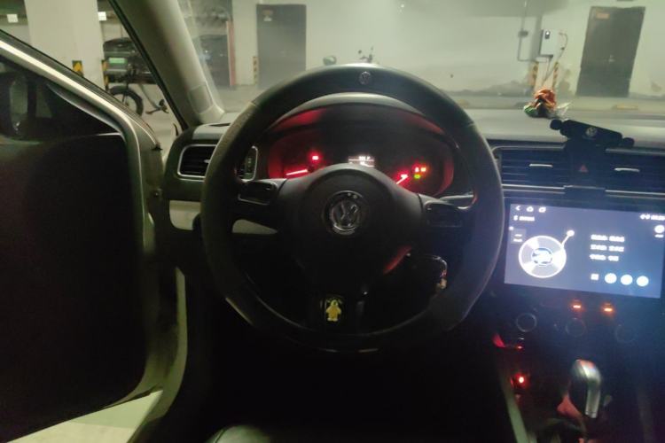 Used Volkswagen Sagitar 2014 1.6L Automatic Comfort Model Steering Wheel