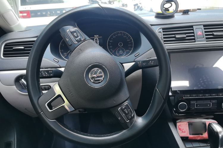 Used Volkswagen Sagitar 2014 Revised Version 1.4TSI Automatic Luxury Edition Steering Wheel