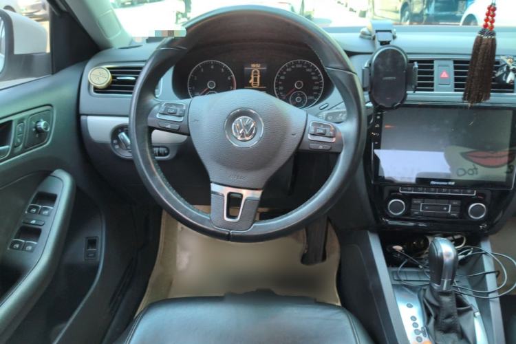 Used Volkswagen Sagitar 2014 Revised Version 1.4TSI Automatic Luxury Edition Steering Wheel