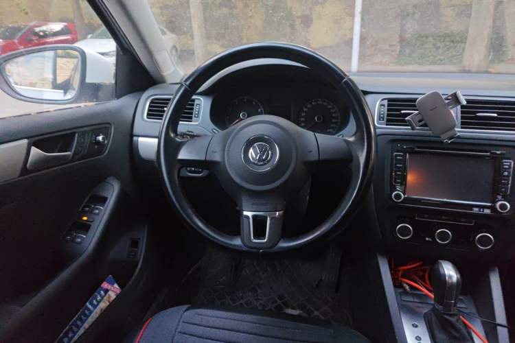 Used Volkswagen Sagitar 2014 Revised Version 1.6L Automatic Leading Edition Steering Wheel