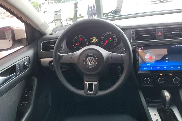 Used Volkswagen Sagitar 2014 Revised Version 1.6L Automatic Comfort Edition Steering Wheel