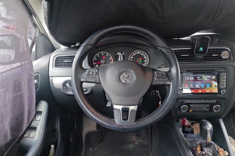 Used Volkswagen Sagitar 2014 Revised Version 1.4TSI Automatic Luxury Edition Steering Wheel