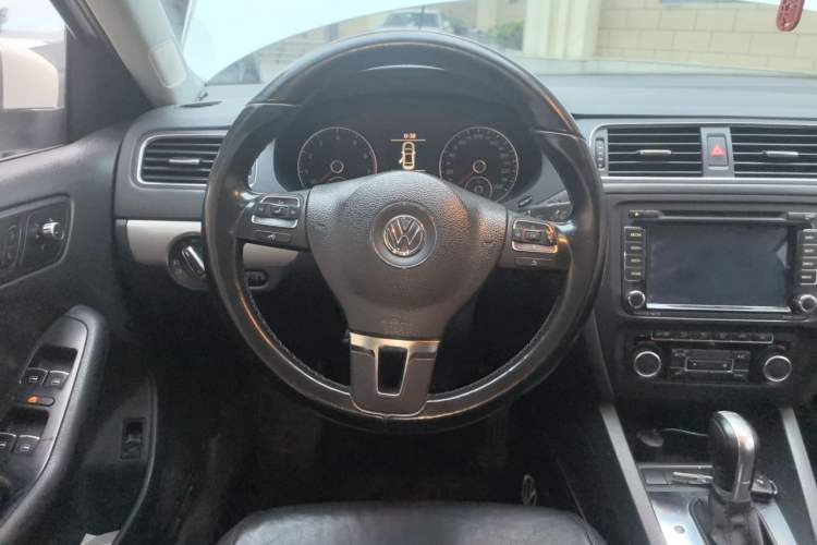 Used Volkswagen Sagitar 2014 1.4TSI Automatic Luxury Model Steering Wheel